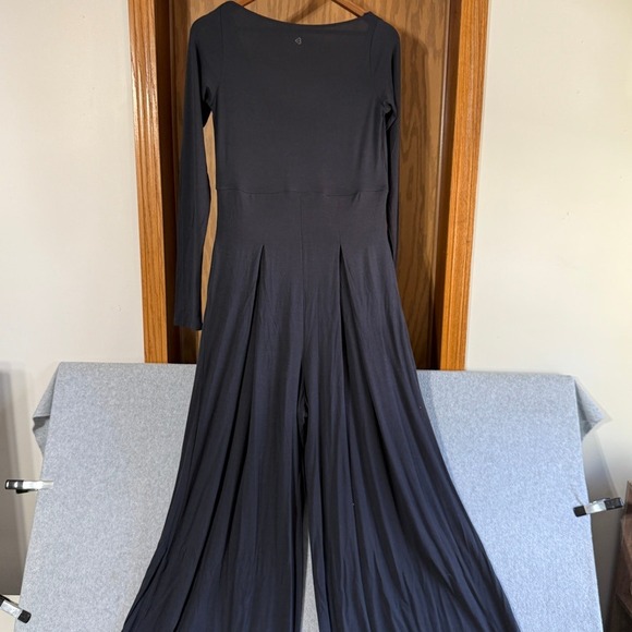 Blogilates Cascade V-Neck Jumpsuit Black Wide Leg Long Sleeve Pockets New L - Picture 9 of 11